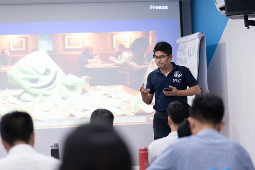 Tuấn Nguyễn thuyết trình